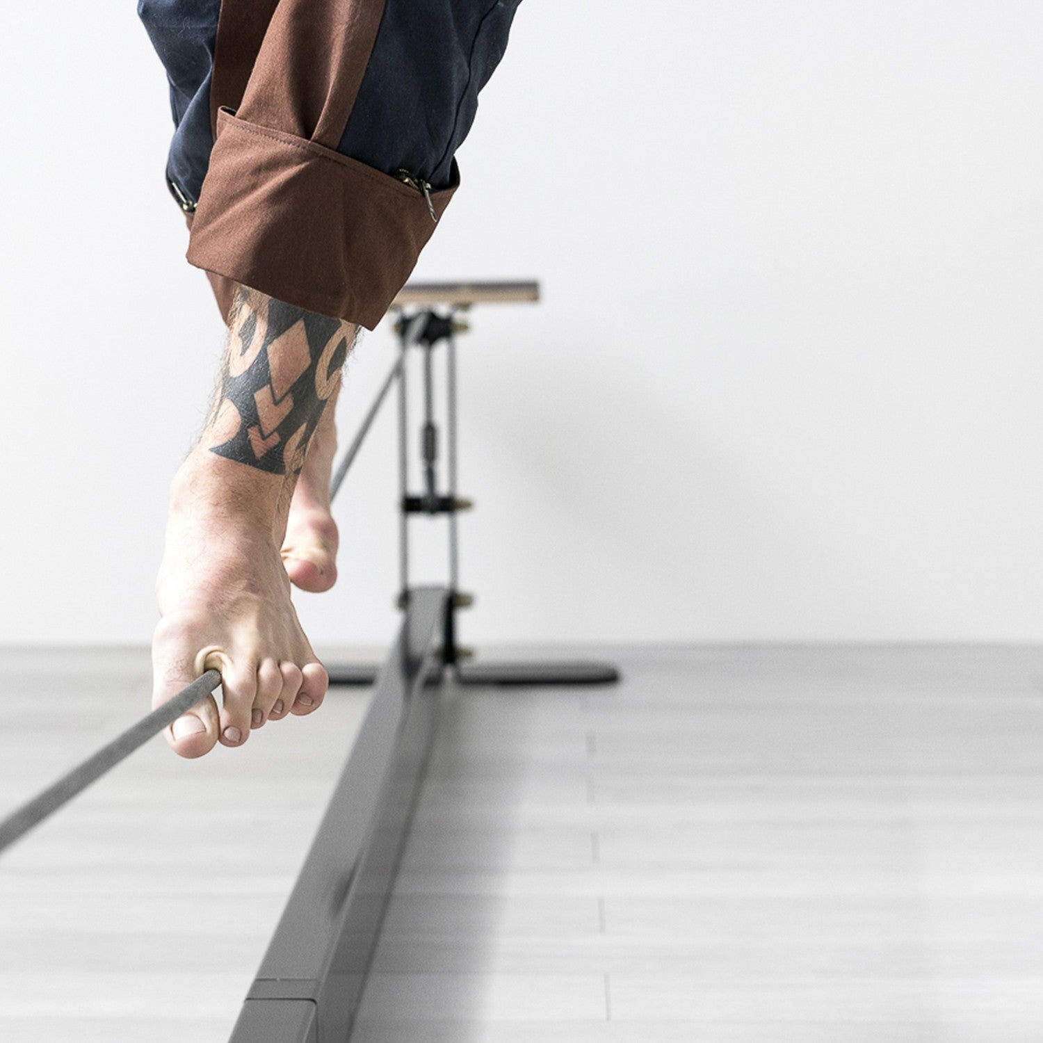 struttura autoportante con filo teso e slackline