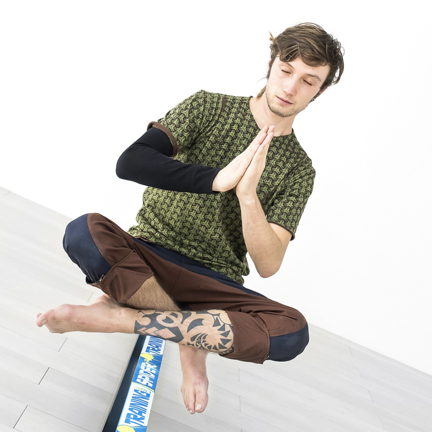 struttura autoportante con filo teso e slackline