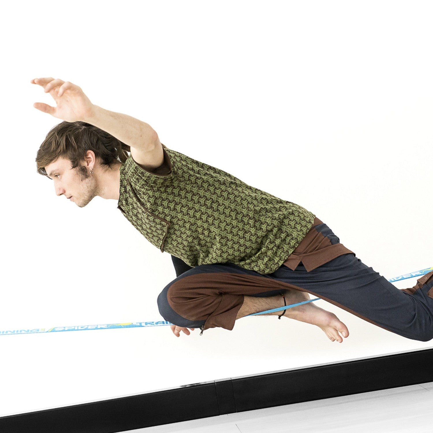 struttura autoportante con filo teso e slackline